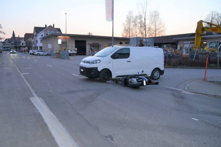 Vortritt missachtet und Kollision mit Motorrad verursacht