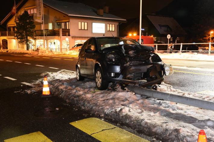 Der Fahrer ist beim Unfall von gestern in Arth SZ an Ort und Stelle verstorben.