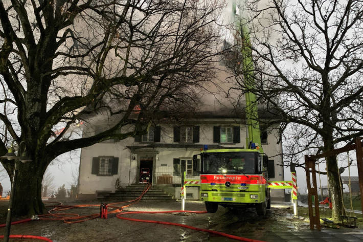 Brand eines Mehrfamilienhauses in Stäfa