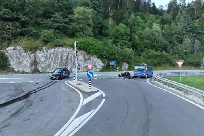 Nach dem Unfall kam es zu Verkehrsbehinderungen 