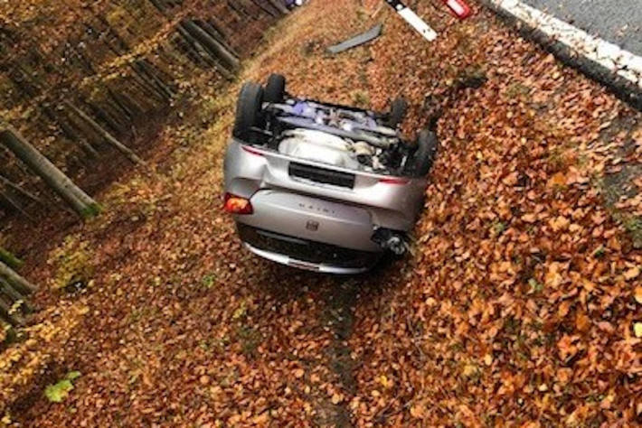 PKW kommt von der Fahrbahn ab bei Martinshöhe