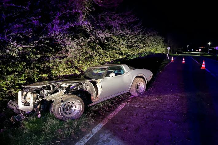 Alkoholisiert und unter Drogeneinfluss ist der Fahrer von der Straße abgekommen 