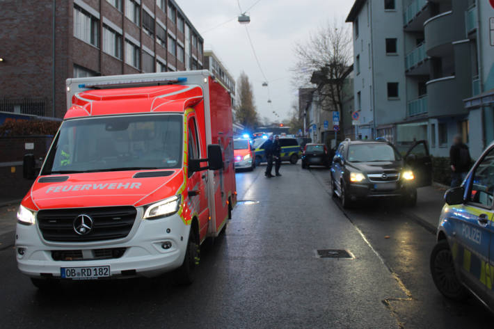 Die Frau wurde bei dem Aufprall durch die Luft geschleudert und schwer verletzt.