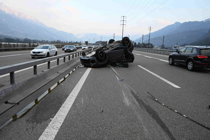 Zwei Verletzte bei Verkehrsunfall auf der A13