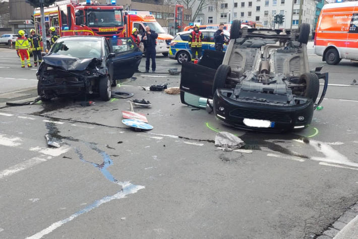 Schwerer Verkehrsunfall mit 4 verletzten Personen