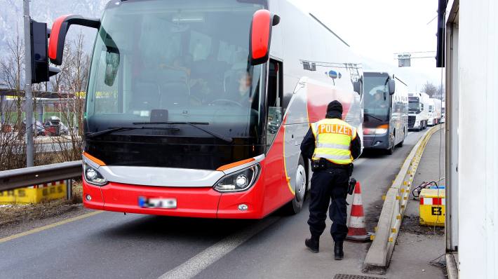 Bundespolizei verhaftet dringend Tatverdächtigen bei Grenzkontrollen