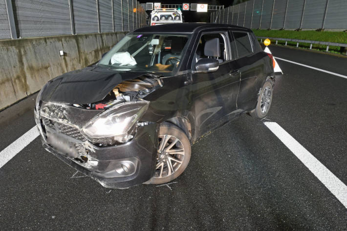 Unfallfahrzeug auf der A2 in Emmenbrücke