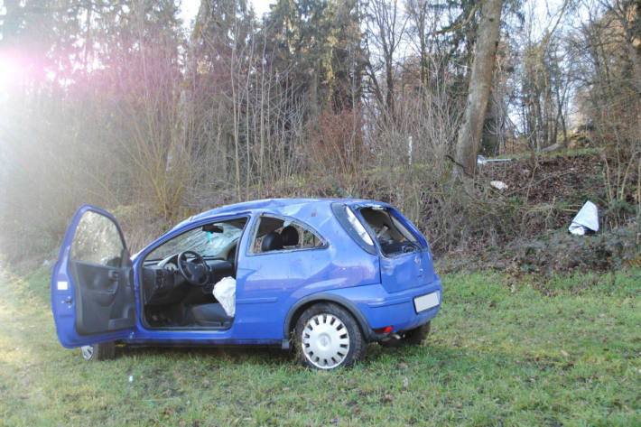 Der Opel wurde zerstört.