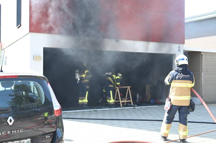 In Zuzwil SG ist ein Akku in Brand geraten.