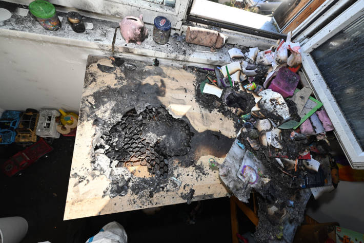 Die Familie konnte das Haus unverletzt verlassen.