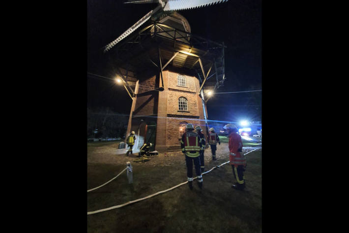  Feuerwehr wird zur Schiffdorfer Mühle gerufen