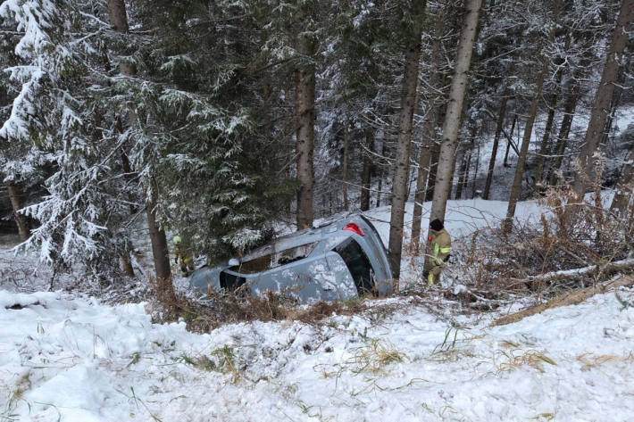 Die beiden Insassen blieben unverletzt.