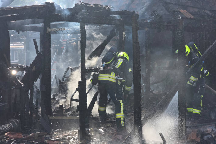 Die Ursache des Brandes wird derzeit ermittelt.