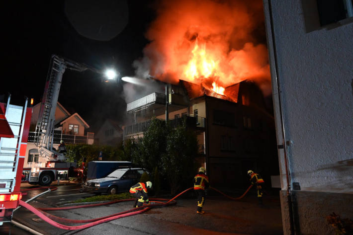 Brand in Mehrfamilienhaus