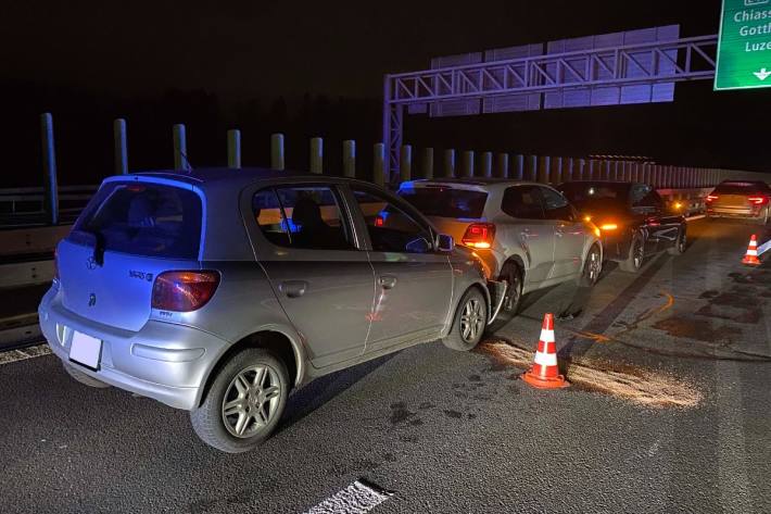 Bei der Ausfahrt Blegi kam es ebenfalls zu einem Unfall.