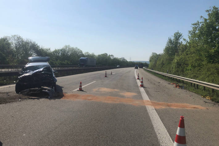 Verkehrsunfall aufgrund Sekundenschlafs auf der A61 bei Gau-Bickelheim