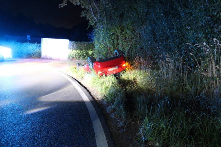 In den Graben geraten und überschlagen