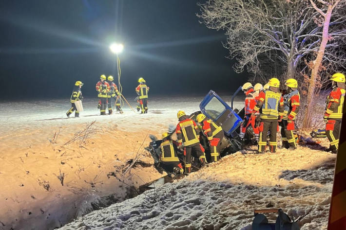 Personenkraftwagen verunglückt auf dem Landweg bei Großenaspe