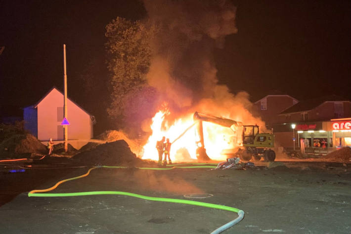 Brand droht auf Bagger überzuschlagen in Gladbeck