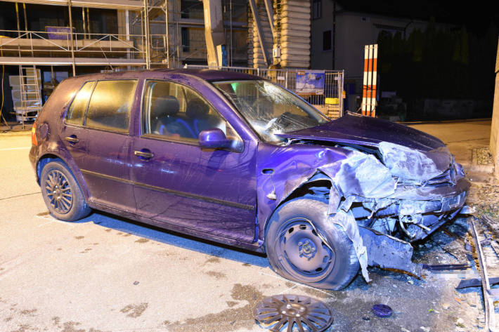  Fahrunfähig in Hauswand geprallt