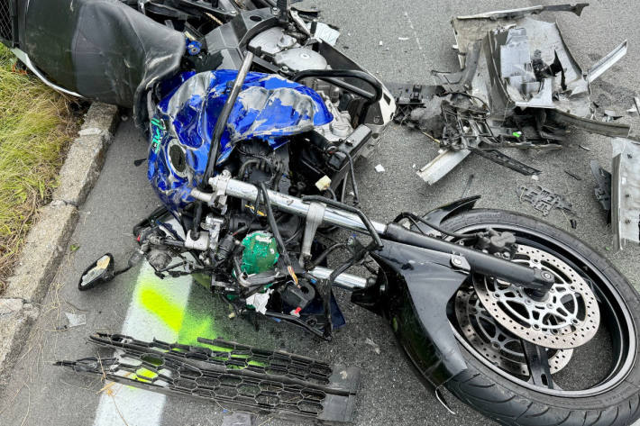 Der Motorradlenker wurde mit dem Hubschrauber ins Krankenhaus geflogen.