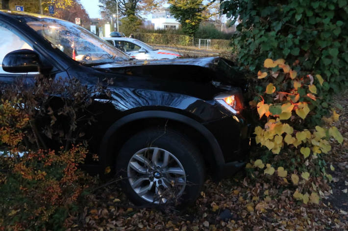 Das Auto wurde massiv beschädigt