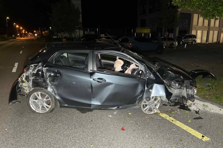 Bei der Kollision wurde eine Person verletzt.