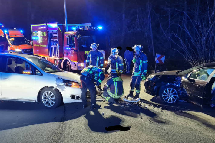 Feuerwehr wird zu mehreren Einsätzen gerufen am Samstag