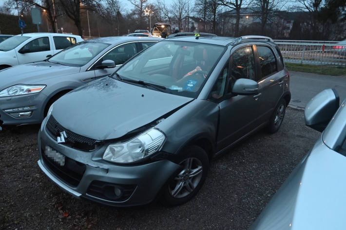 Beschädigter Suzuki nach dem Unfall