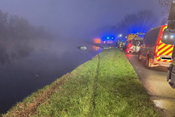 Die Fahrerin kam aus noch ungeklärten Gründen von der Fahrbahn ab.