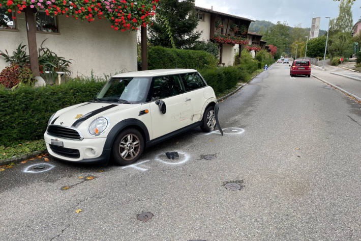 Unfallfahrzeug auf der Kreuzbühlstrasse in St. Gallen