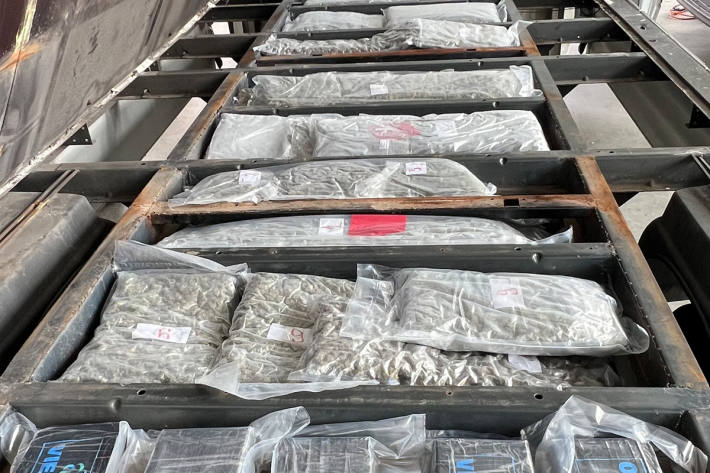 Das Versteck befand sich unter einem aufklappbaren Boden.