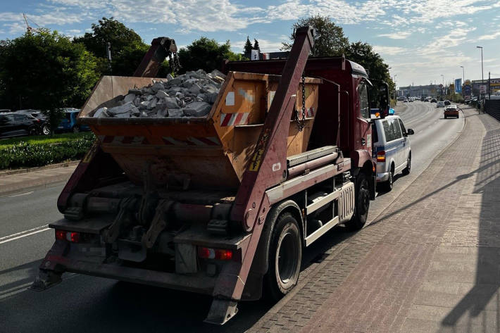 Die Steinbrocken waren für die Fahrt nicht gesichert.
