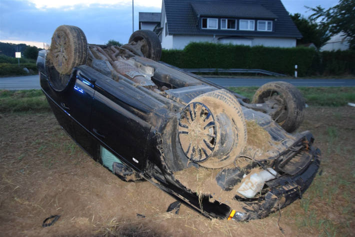 Range Rover überschlägt sich