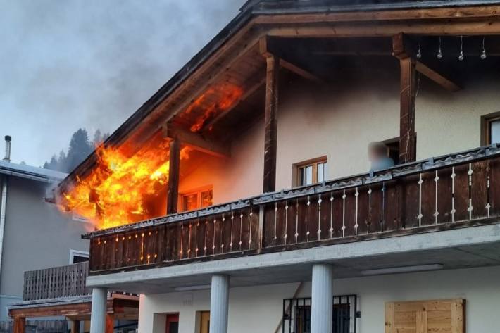 Hausbrand in Ruschein GR endet glimpflich.