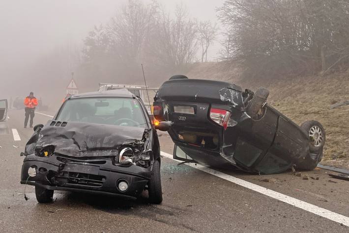 Bei den Unfällen wurden 7 Personen leicht bis mittelschwer verletzt