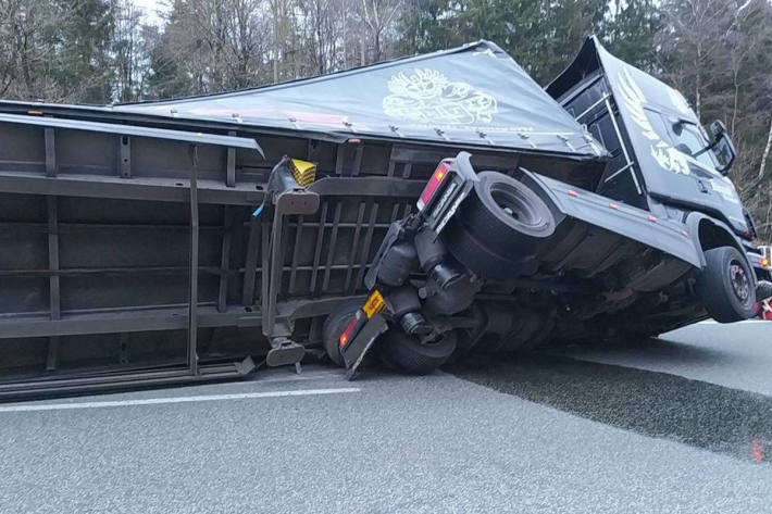 A27 nach Unfall für Stunden gesperrt