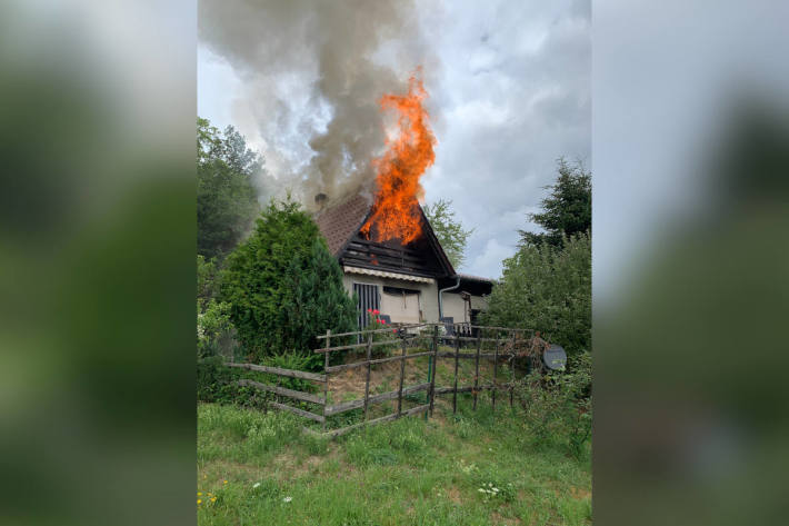 Brand in einer Gartenanlage in Saalfeld 