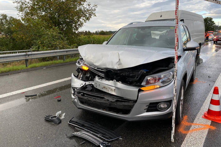 Rückstau nach Auffahrunfall auf der A14 bei Dietwil