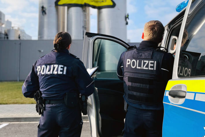 Molkerei von 14 Personen besetzt 