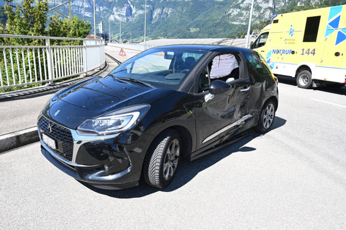 Der Unfall ereignete sich beim Abbiegevorgang eines Pkw.