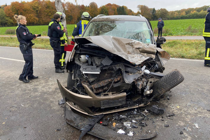 Der Seat geriet auf die Gegenfahrbahn und verursachte den Unfall.