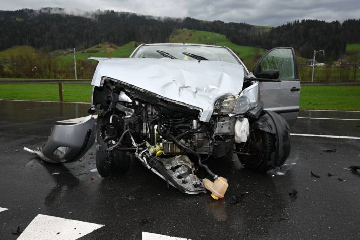 Beim Unfall in Ebnat-Kappel verletzte sich eine Person.