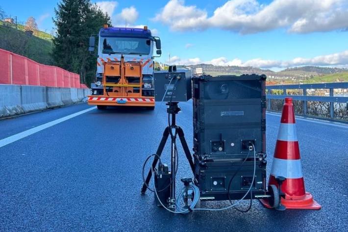 Geschwindigkeitskontrolle im Baustellenbereich.