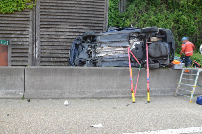 Eine Person bei Unfall auf der A2 bei Zunzgen gestorben, drei weitere verletzt