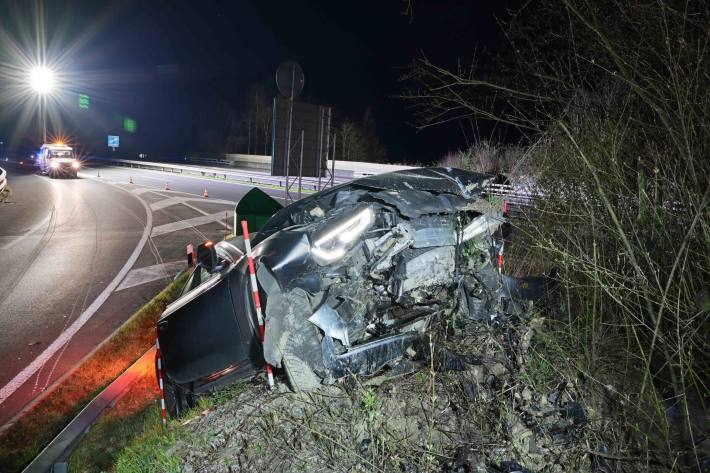 Verkehrsunfall auf Autobahnausfahrt