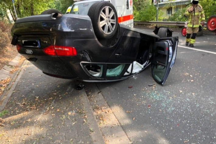 Verkehrsunfall überschlagen und verletzt