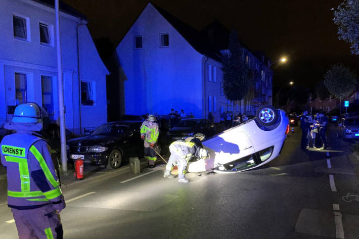 Pkw überschlägt sich bei Verkehrsunfall in Gladbeck