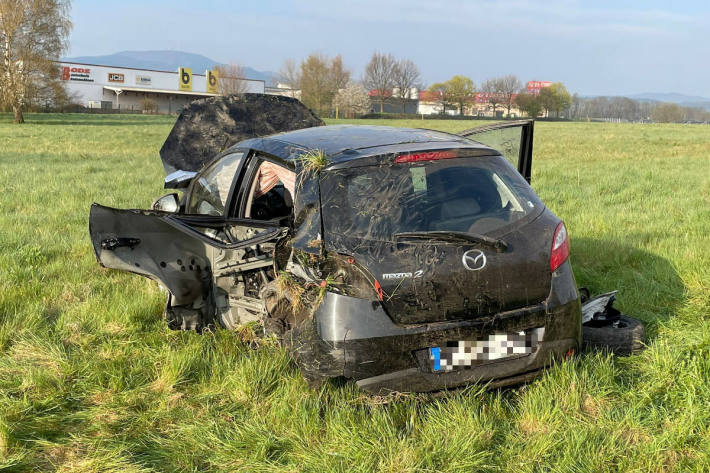 Unfall mit zwei Verletzten auf der A4 bei Hörselgau