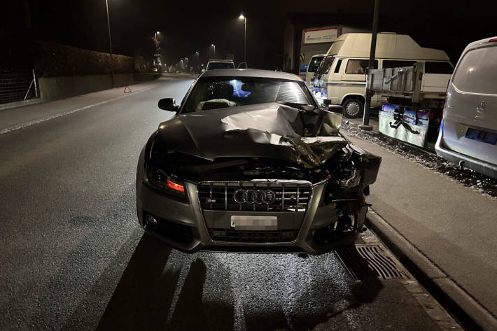 Der Audi erlitt bei der Kollision Totalschaden.